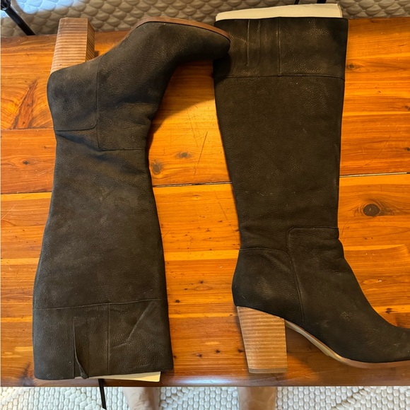 Cole Haan suede boot, size 8 1/2- Hardly worn and in perfect condition. - Picture 4 of 6